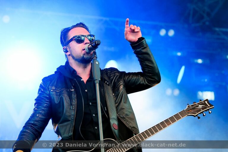 A Life Divided (Audiointerview Amphi Festival 2023)