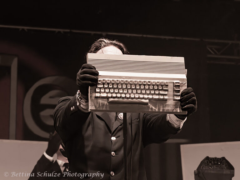 Welle: Erdball Live WGT 2024
