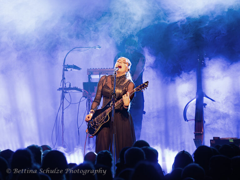 Eivør mit Support Elinborg und Ásgeir am 12.10.2025 in Stuttgart – LKA – Longhorn